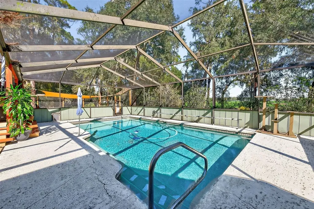 2635 N Dover Road Dover FL 33527