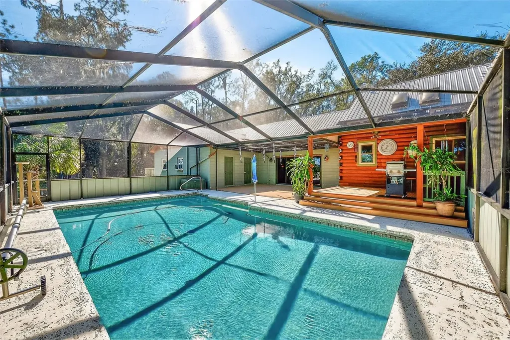 2635 N Dover Road Dover FL 33527