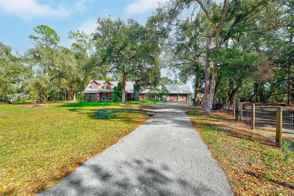 2635 N Dover Road Dover FL 33527