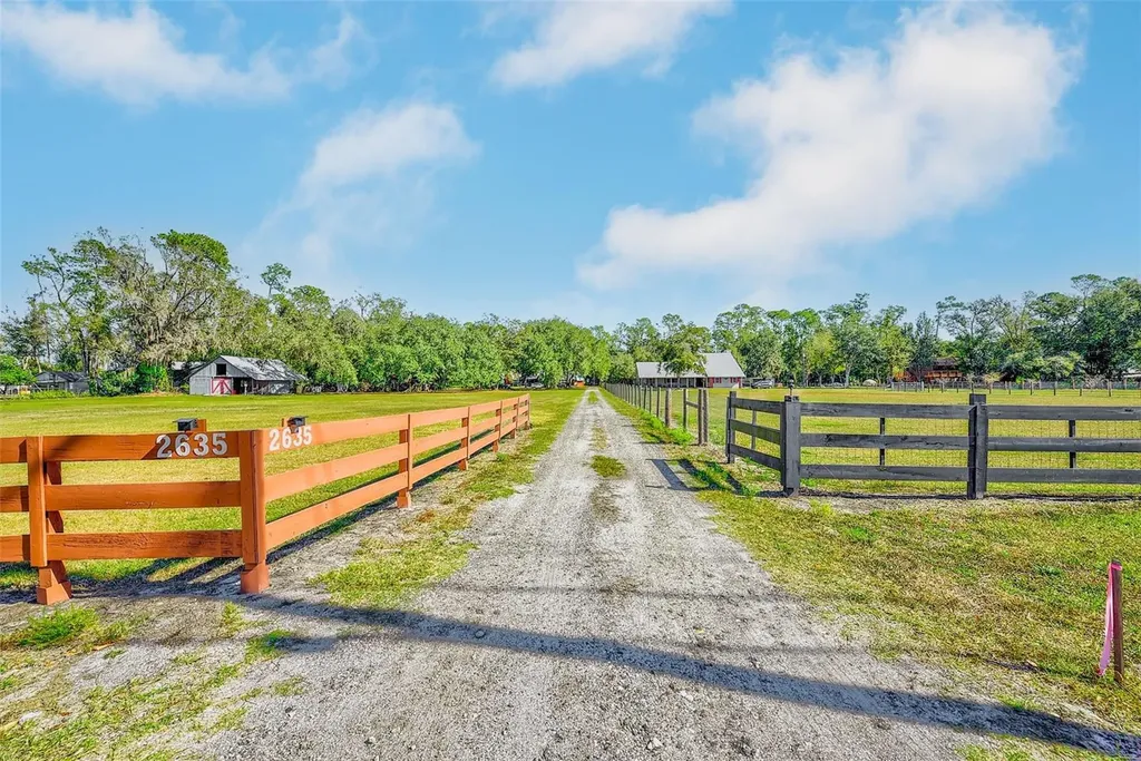 2635 N Dover Road Dover FL 33527
