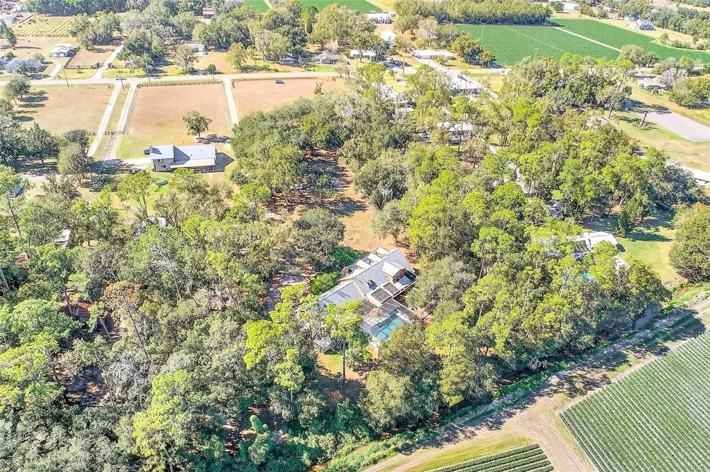 2635 N Dover Road Dover FL 33527