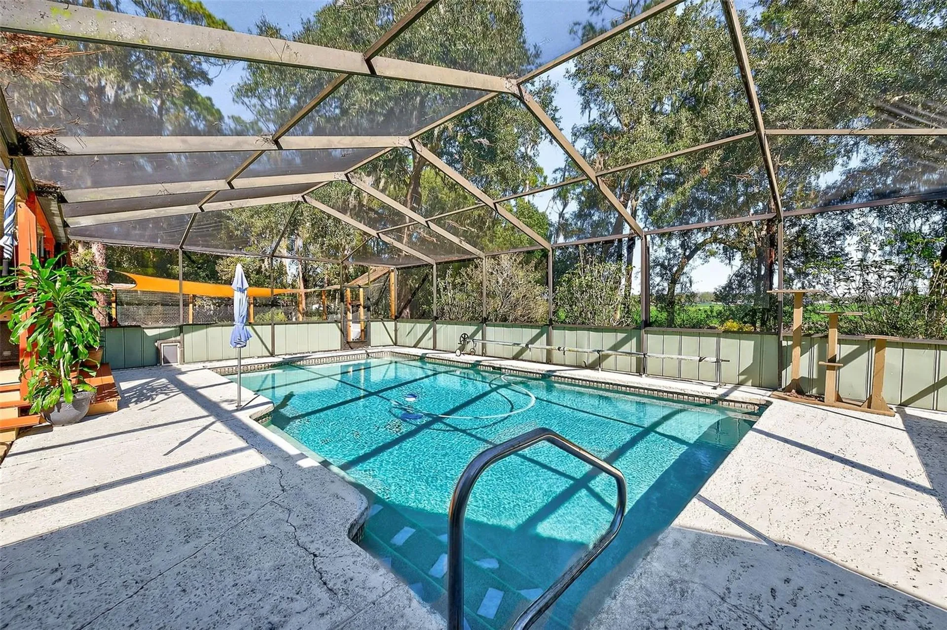 2635 N Dover Road Dover FL 33527