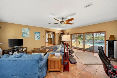 2635 N Dover Road Dover FL 33527