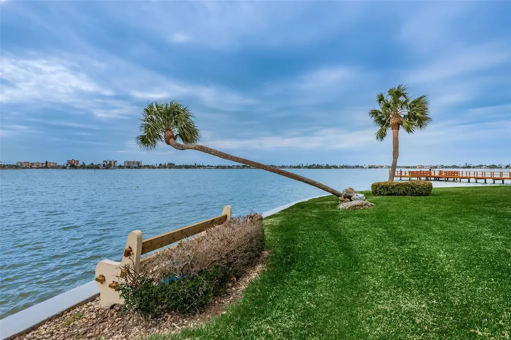 4775 Cove Circle St Petersburg FL 33708