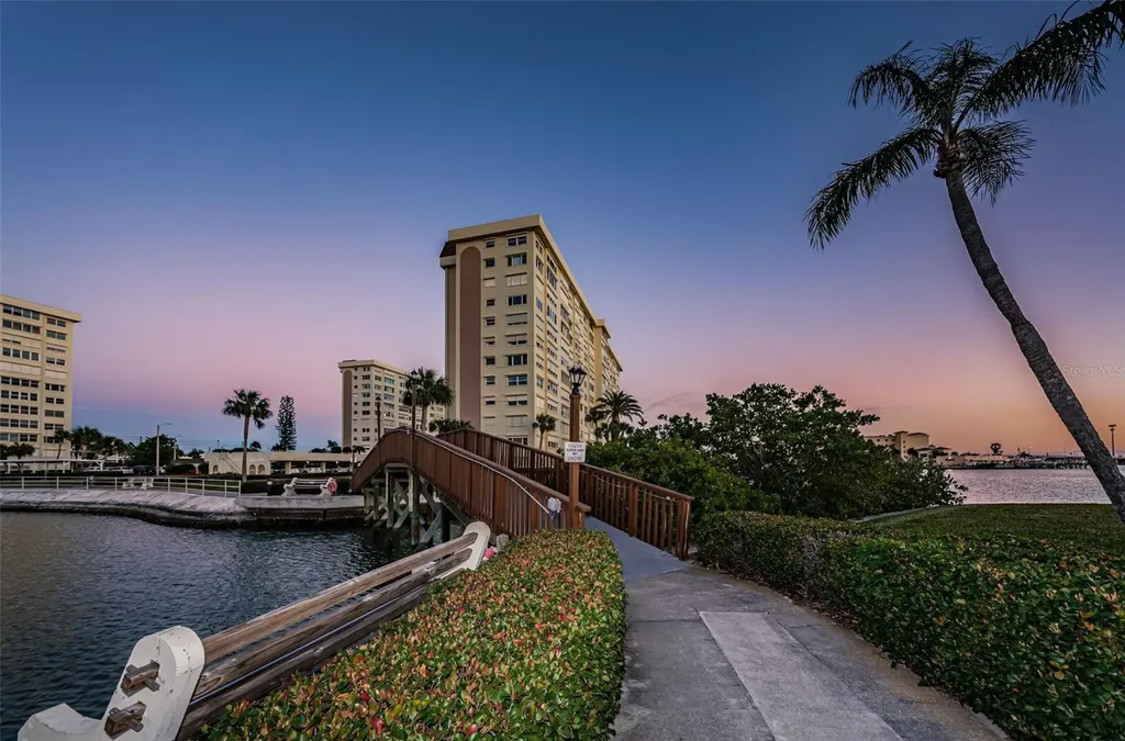 4775 Cove Circle St Petersburg FL 33708