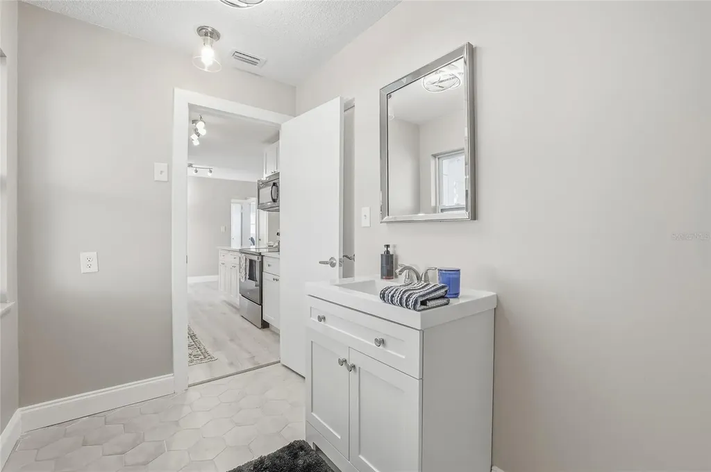 10799 99th Place Seminole FL 33772