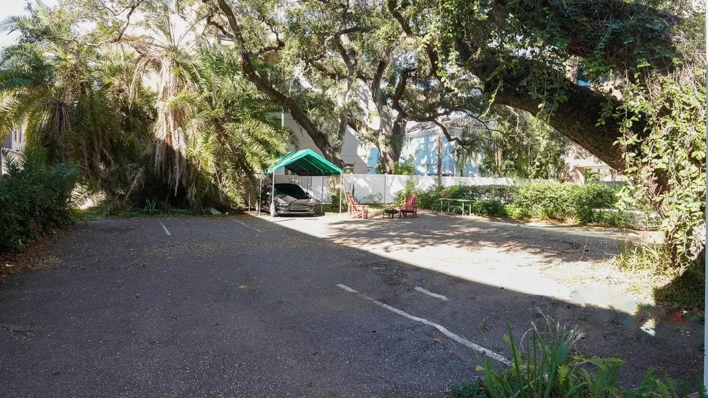 333 S Plant Avenue Tampa FL 33606