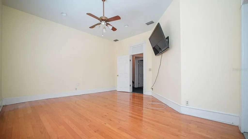 333 S Plant Avenue Tampa FL 33606