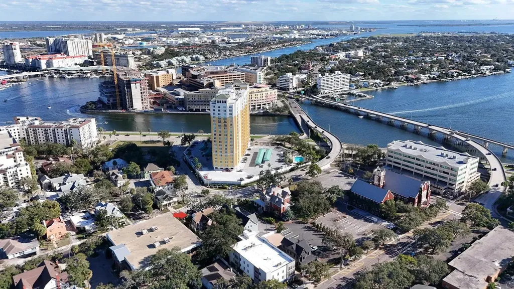333 S Plant Avenue Tampa FL 33606