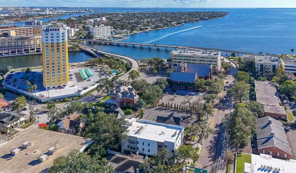 333 S Plant Avenue Tampa FL 33606