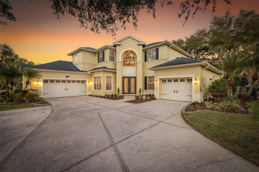 2102 Chestnut Forest Drive Tampa FL 33618