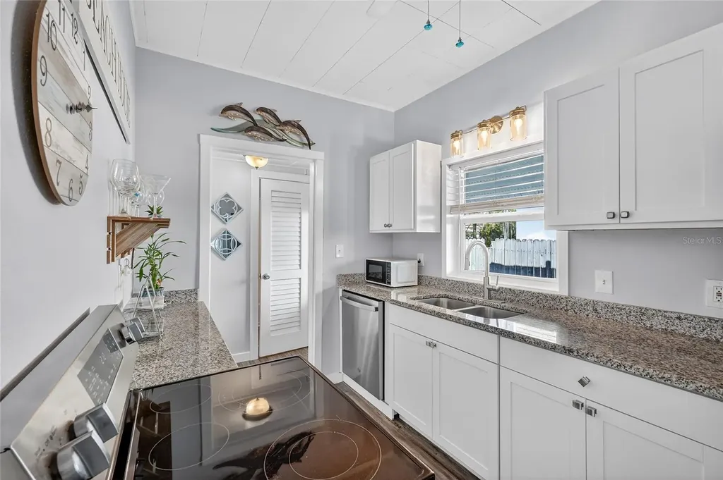 520 Spring Avenue Anna Maria FL 34216