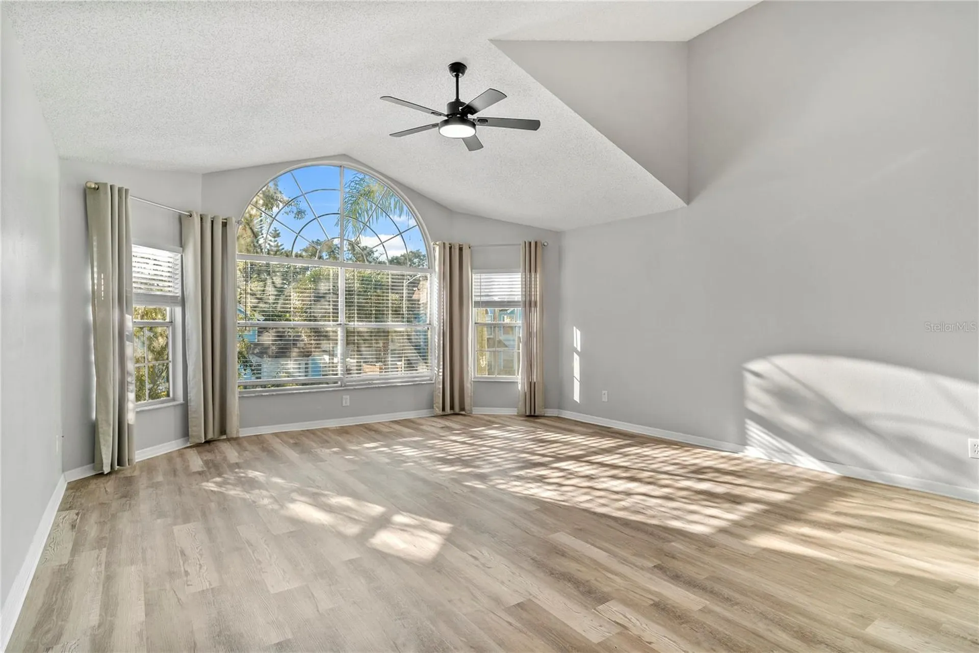 2745 N Poinciana Boulevard Kissimmee FL 34746