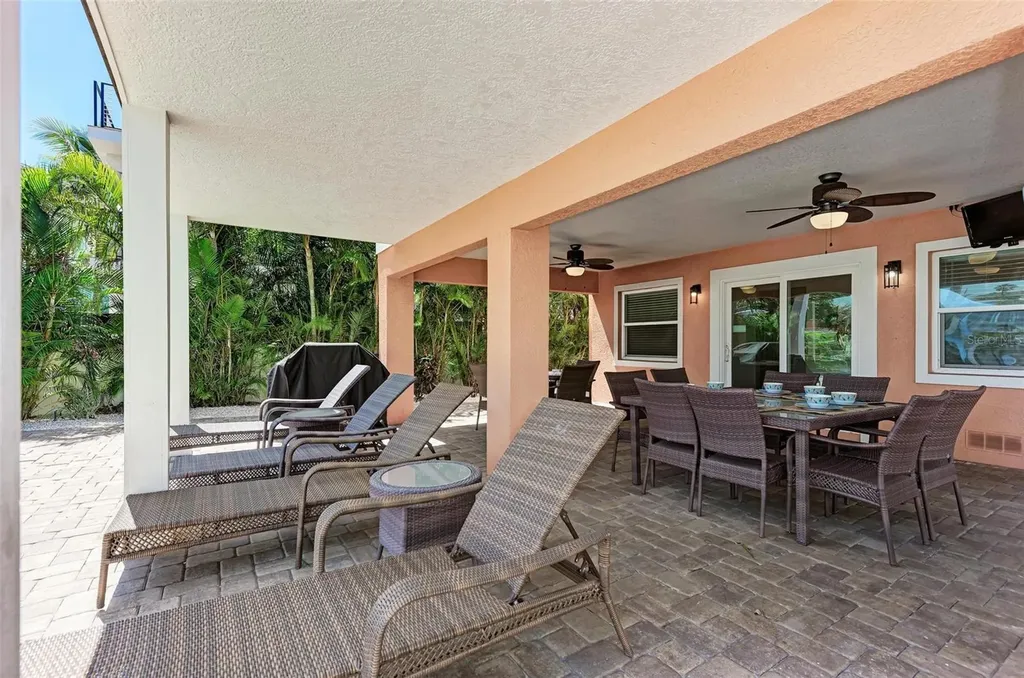 203 N Harbor Drive Holmes Beach FL 34217
