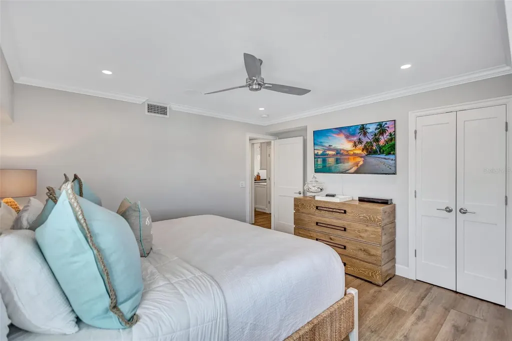 6140 Midnight Pass Road Sarasota FL 34242