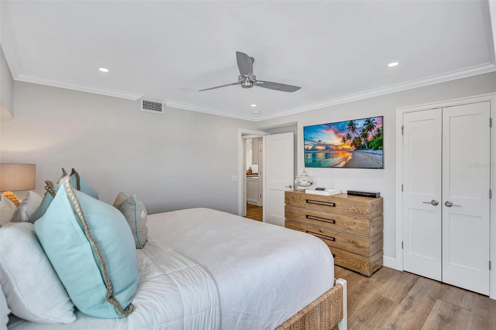 6140 Midnight Pass Road Sarasota FL 34242