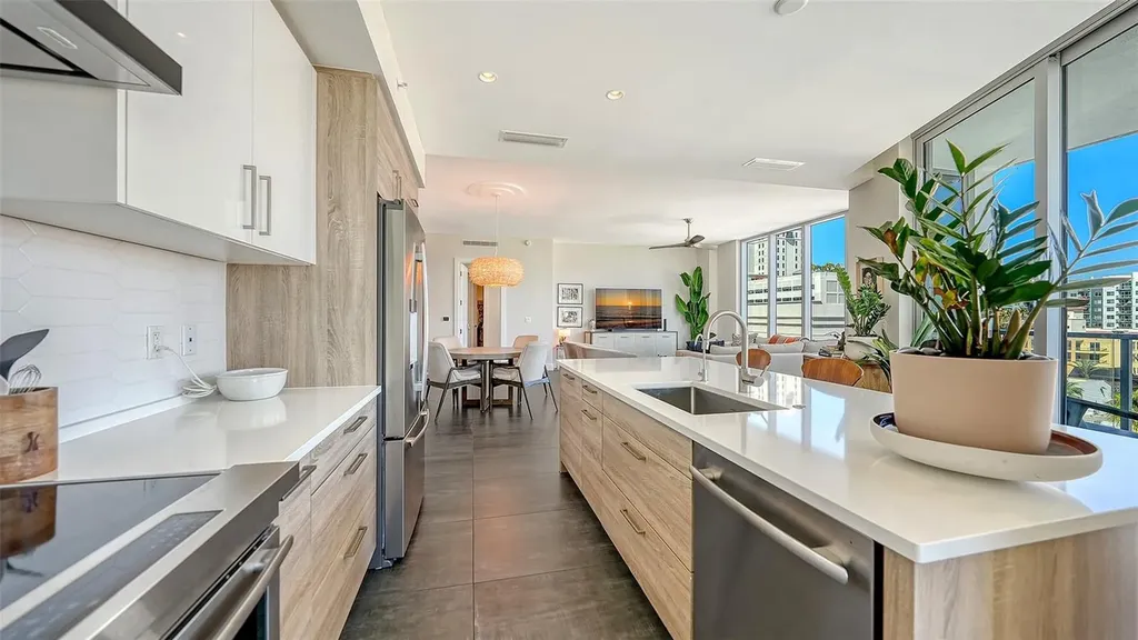 111 S Pineapple Avenue Sarasota FL 34236