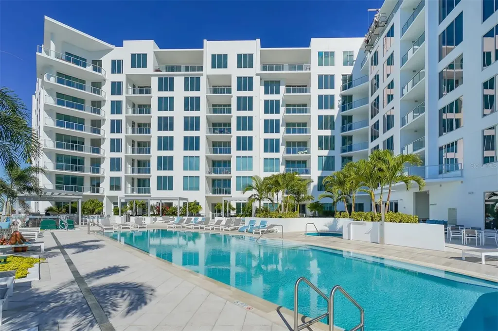 111 S Pineapple Avenue Sarasota FL 34236