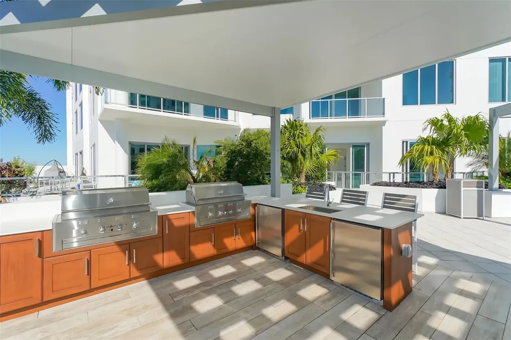 111 S Pineapple Avenue Sarasota FL 34236
