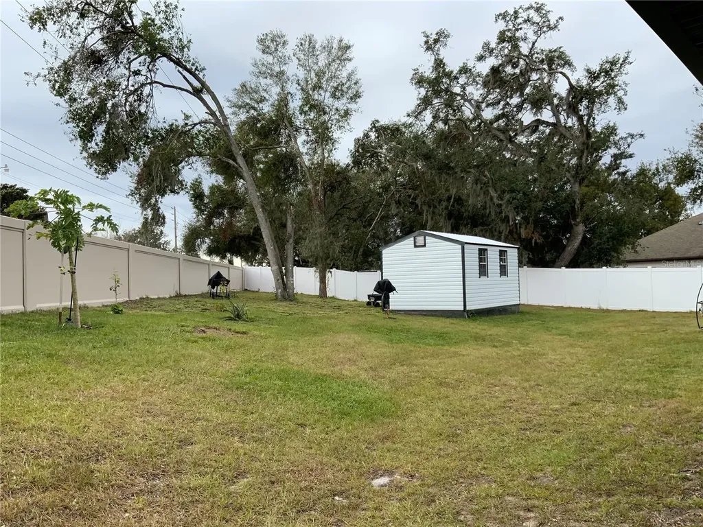 837 Oaks Shores Road Leesburg FL 34748