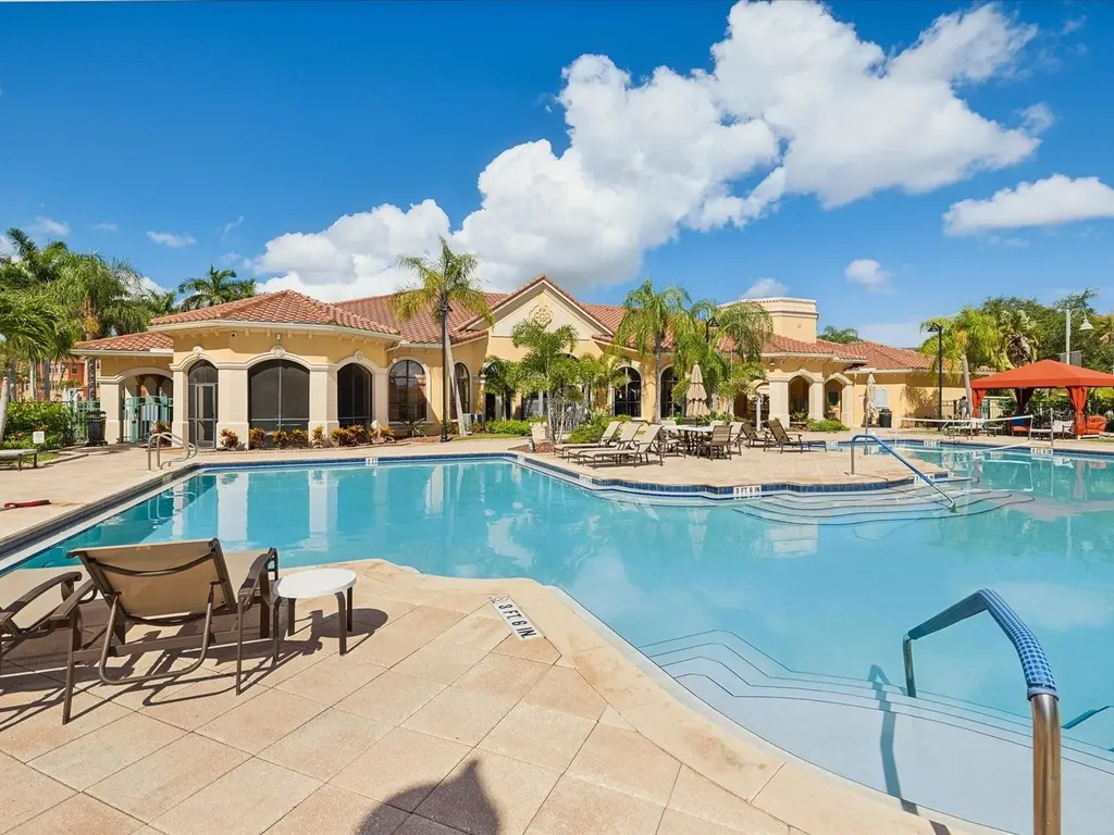 2733 Via Cipriani Clearwater FL 33764