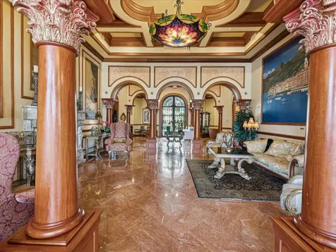 2733 Via Cipriani Clearwater FL 33764