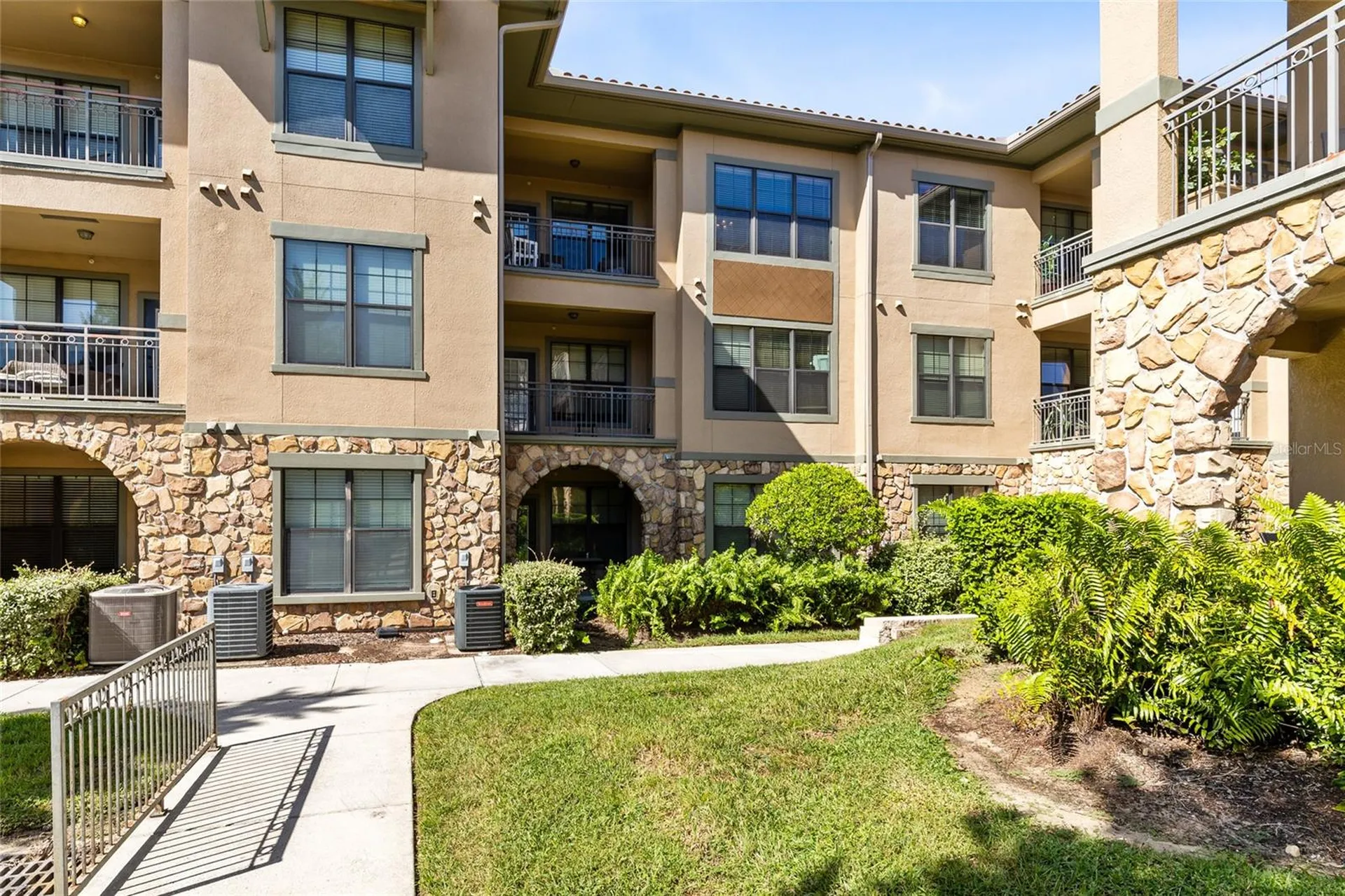 906 Charo Parkway Davenport FL 33897