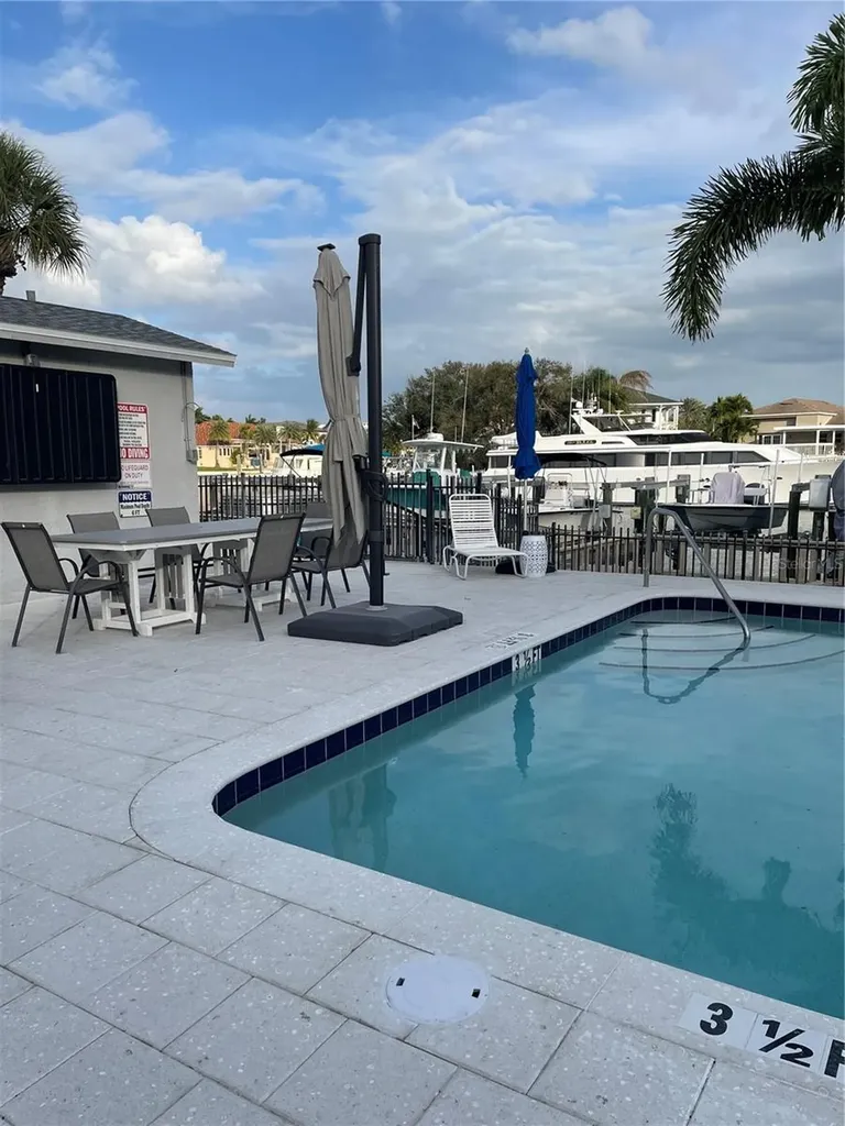 745 Pinellas Bayway S St Petersburg FL 33715