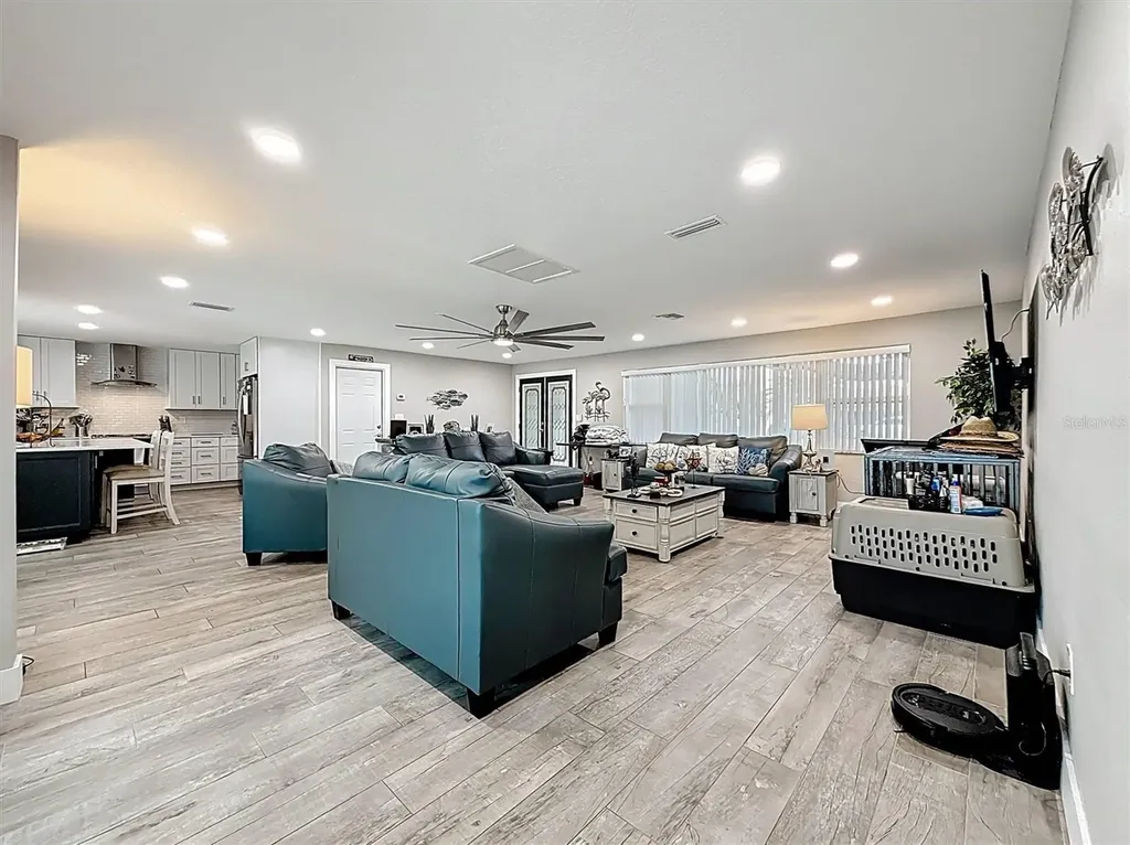 3828 48th Avenue S St Petersburg FL 33711