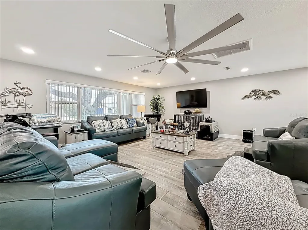 3828 48th Avenue S St Petersburg FL 33711