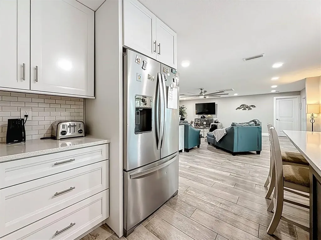 3828 48th Avenue S St Petersburg FL 33711