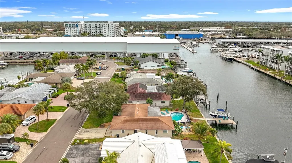 3828 48th Avenue S St Petersburg FL 33711