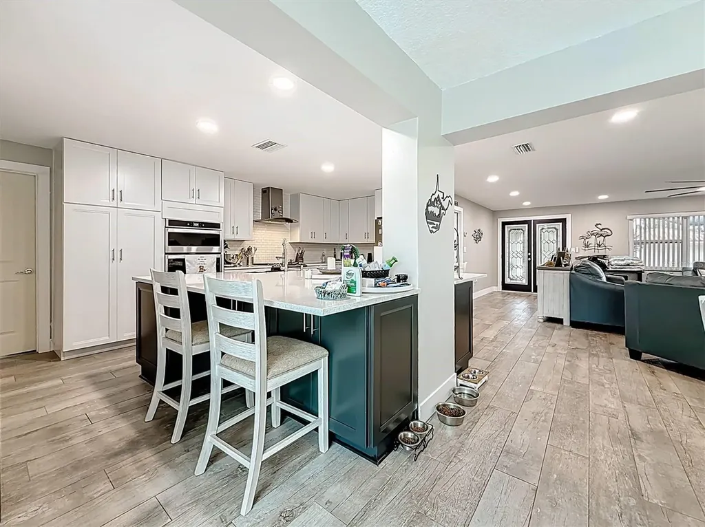 3828 48th Avenue S St Petersburg FL 33711