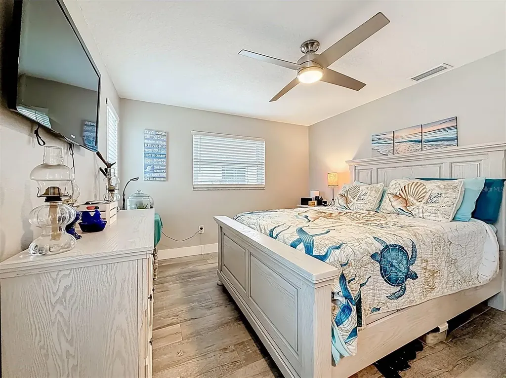 3828 48th Avenue S St Petersburg FL 33711