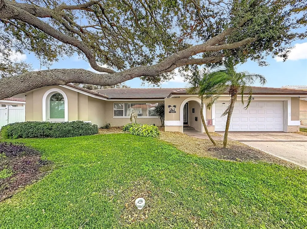 3828 48th Avenue S St Petersburg FL 33711