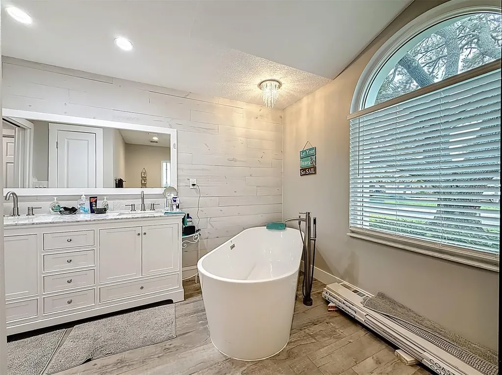 3828 48th Avenue S St Petersburg FL 33711