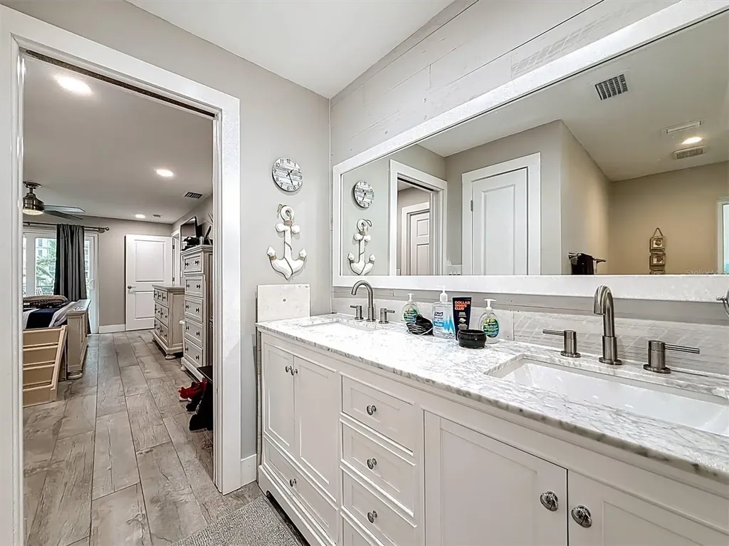 3828 48th Avenue S St Petersburg FL 33711