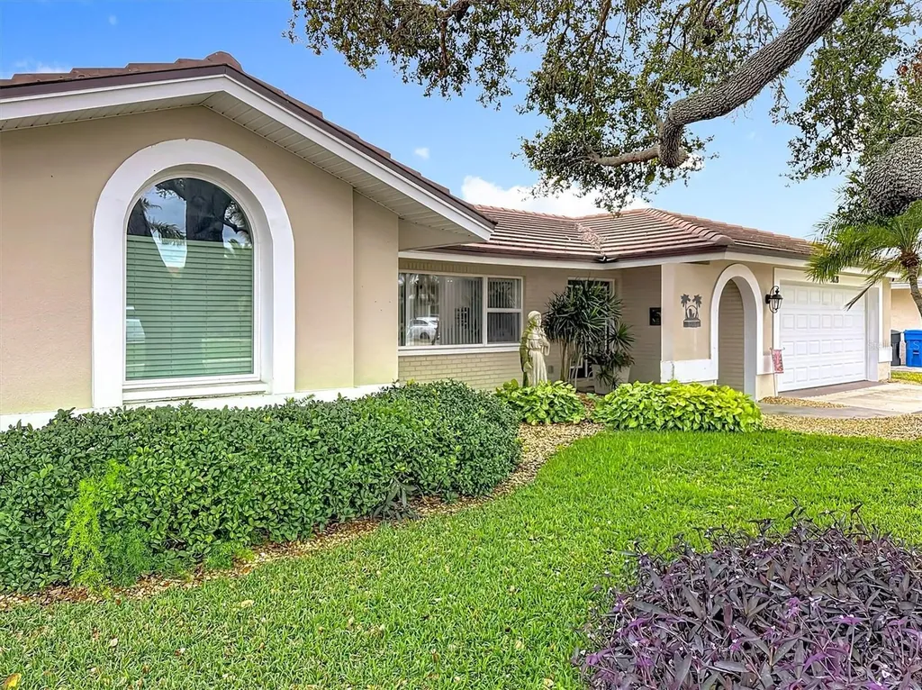 3828 48th Avenue S St Petersburg FL 33711