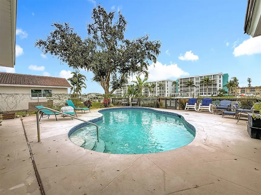 3828 48th Avenue S St Petersburg FL 33711