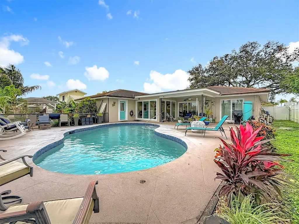 3828 48th Avenue S St Petersburg FL 33711