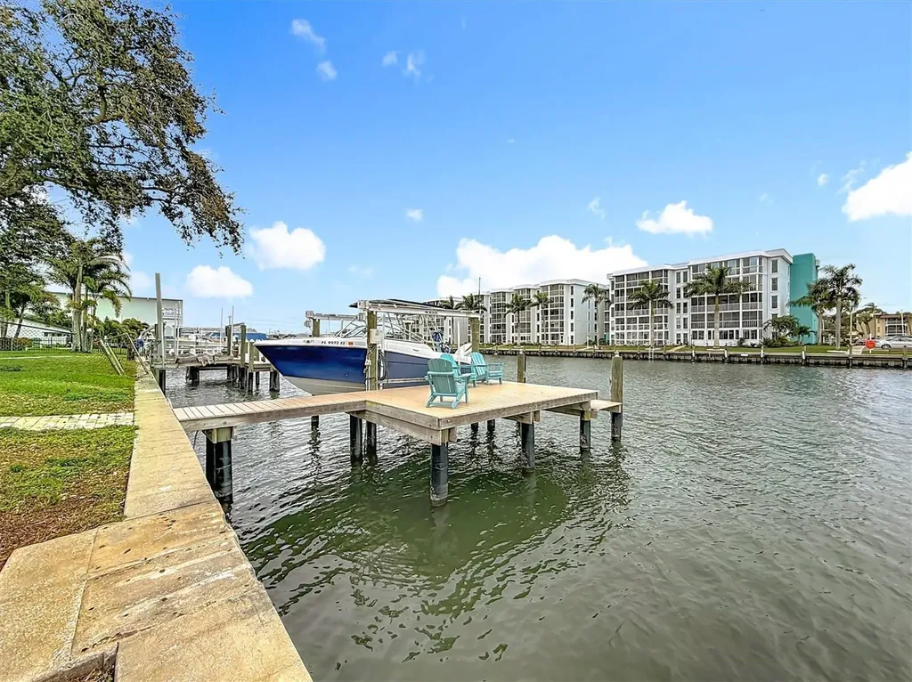 3828 48th Avenue S St Petersburg FL 33711