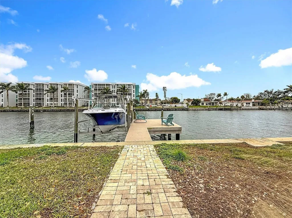 3828 48th Avenue S St Petersburg FL 33711