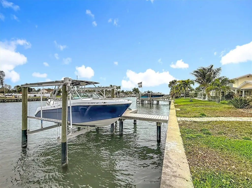 3828 48th Avenue S St Petersburg FL 33711