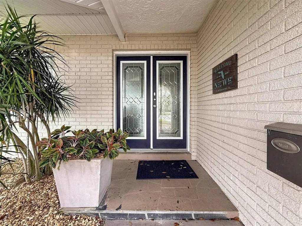 3828 48th Avenue S St Petersburg FL 33711