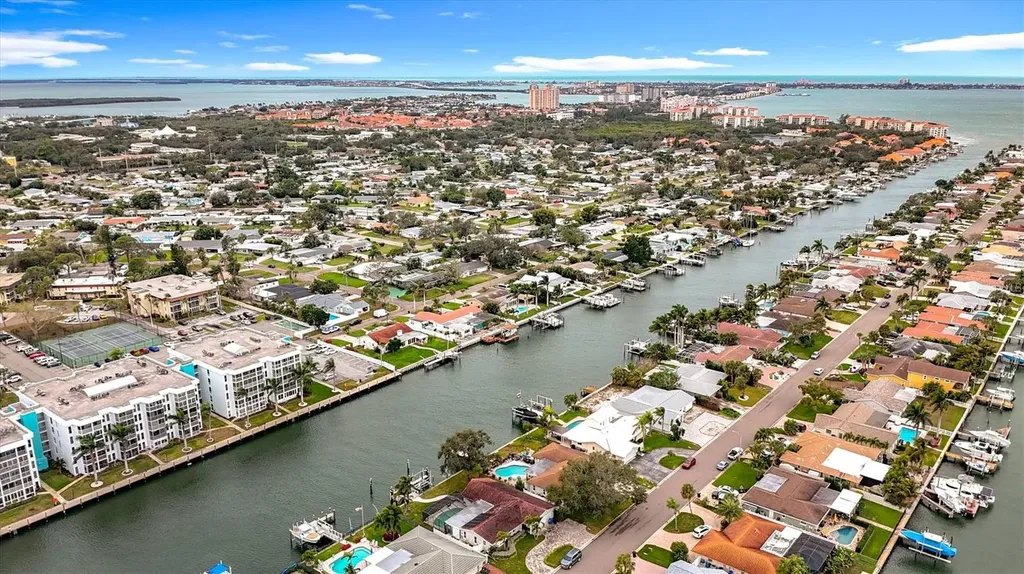3828 48th Avenue S St Petersburg FL 33711