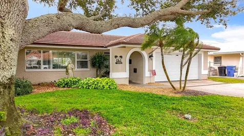 3828 48th Avenue S St Petersburg FL 33711