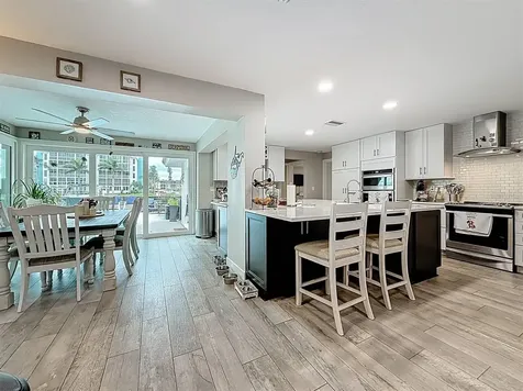 3828 48th Avenue S St Petersburg FL 33711