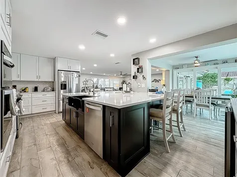 3828 48th Avenue S St Petersburg FL 33711