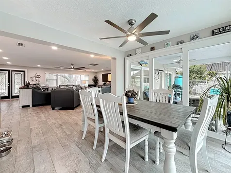 3828 48th Avenue S St Petersburg FL 33711