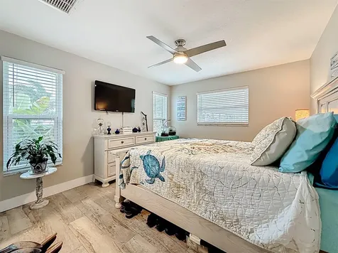 3828 48th Avenue S St Petersburg FL 33711